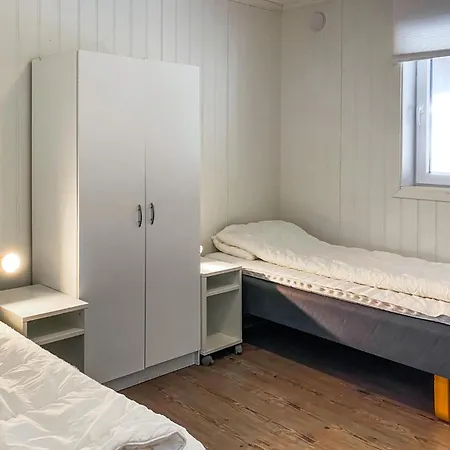 Holiday home 5 Bedroom Beautiful In Kverva
