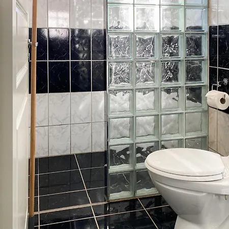 Casa de Férias 5 Bedroom Beautiful In Kverva