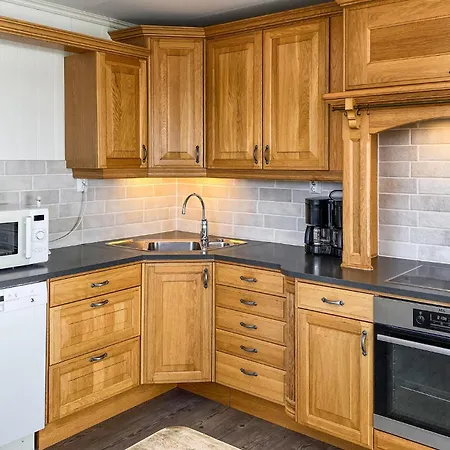 5 Bedroom Beautiful In *