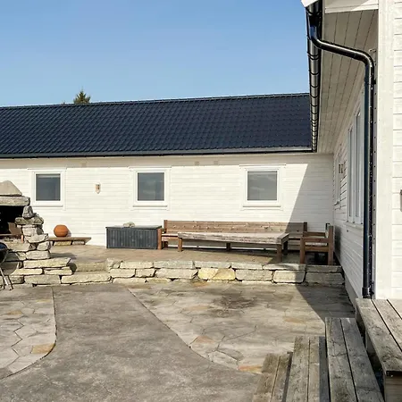 5 Bedroom Beautiful In *