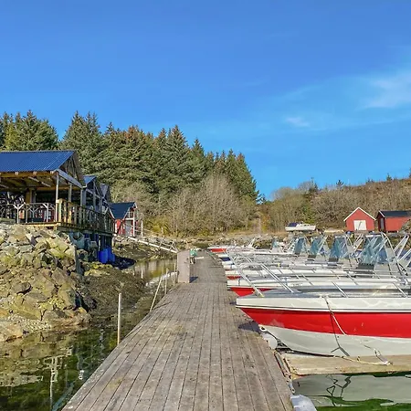 5 Bedroom Beautiful In Casa de Férias