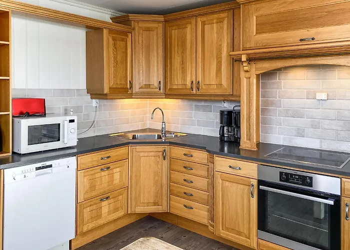 5 Bedroom Beautiful In *