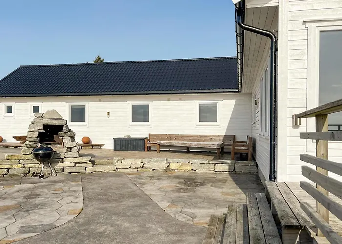 5 Bedroom Beautiful In *